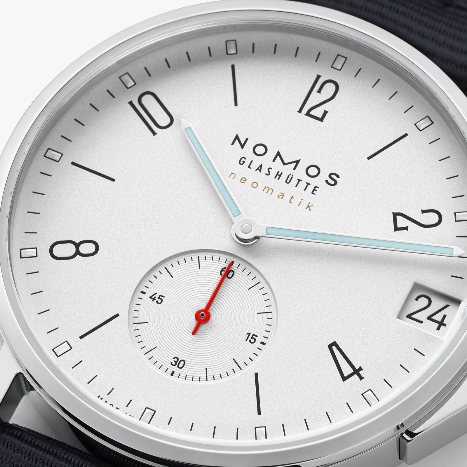 NOMOS - Ahoi Neomatik 38 Date White Ref: 525/525.SB