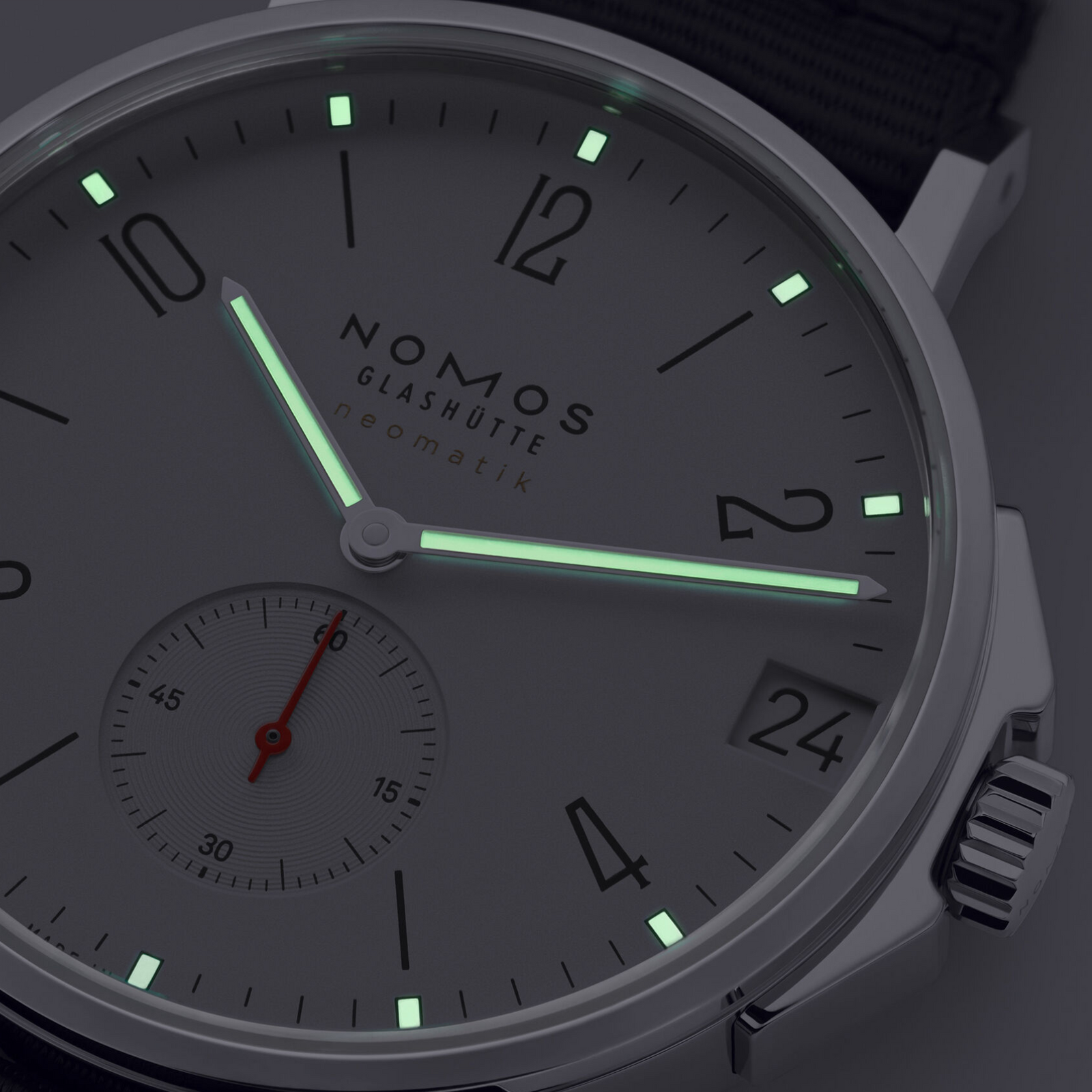 NOMOS - Ahoi Neomatik 38 Date White Ref: 525/525.SB