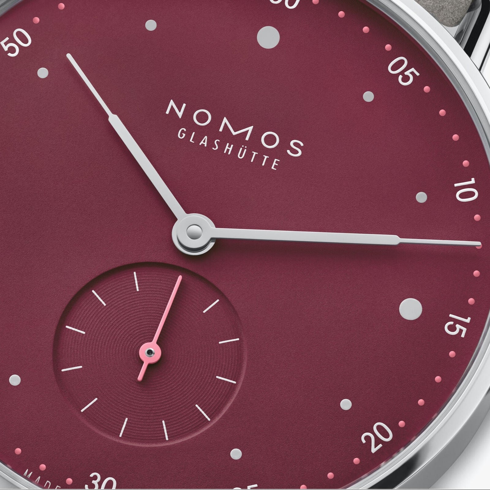 NOMOS - Metro 33 Muted Red Ref: 1123
