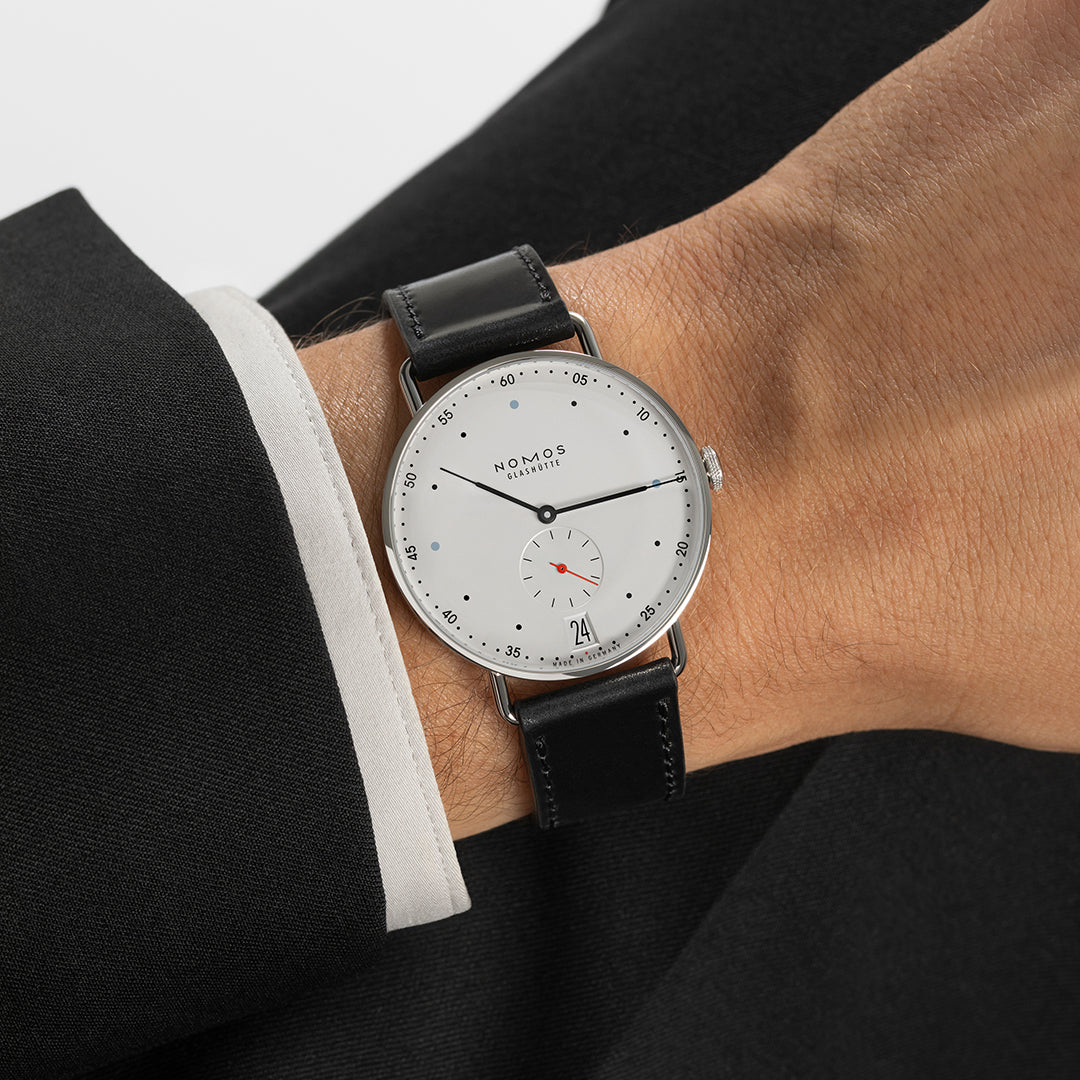 NOMOS - Metro 38 Datum REF: 1102