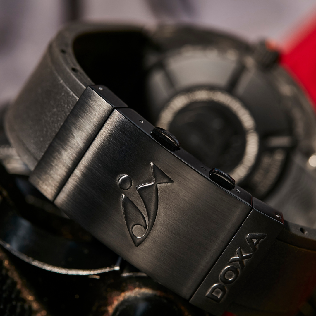 Doxa 300 Carbon - Searambler (Silver)