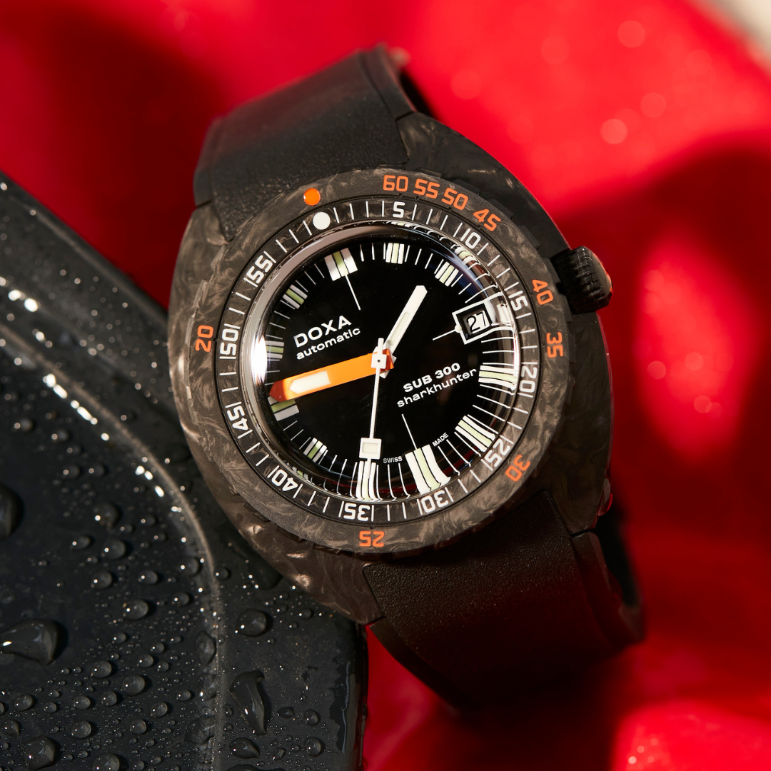 Doxa 300 Carbon - Sharkhunter (Black)