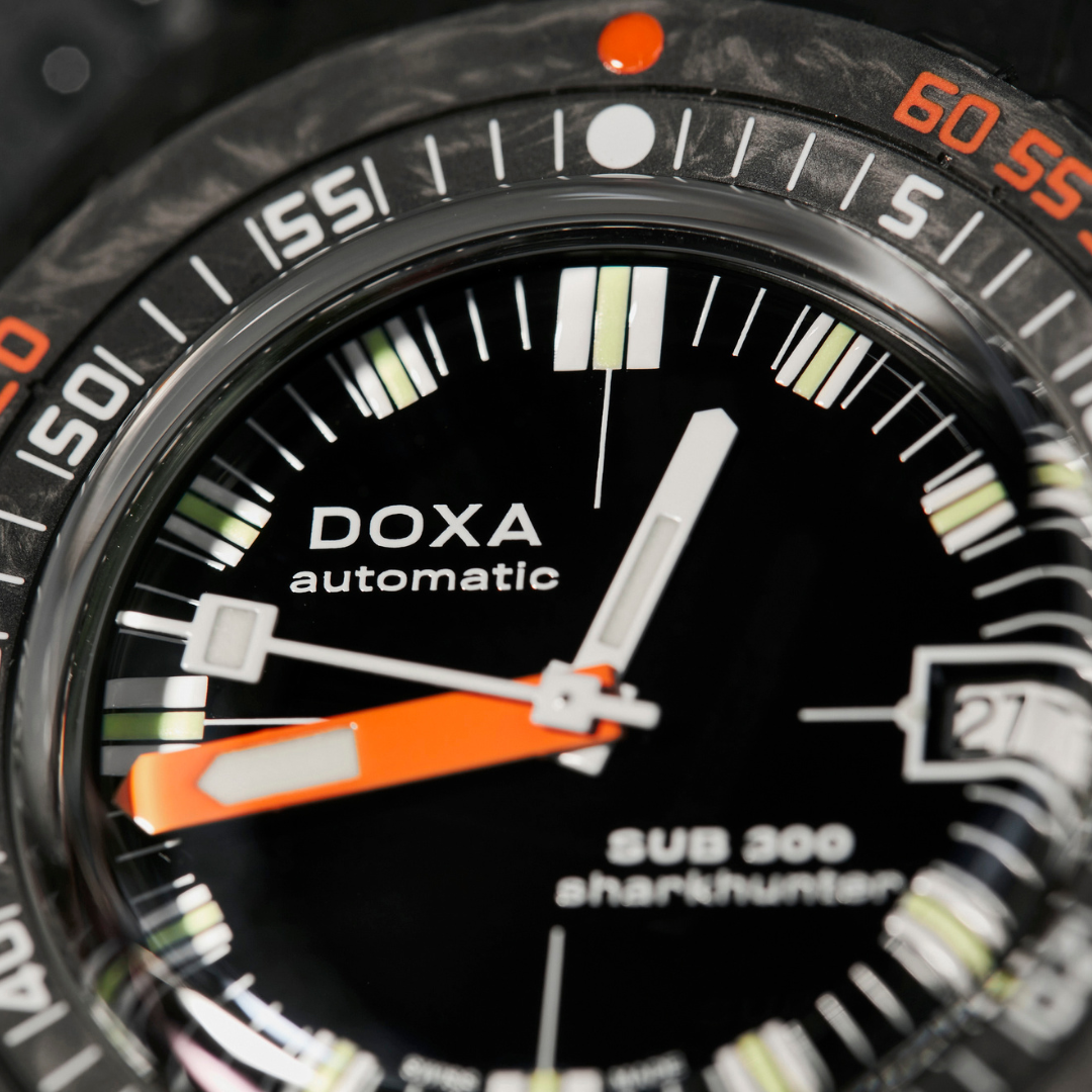 Doxa 300 Carbon - Sharkhunter (Black)
