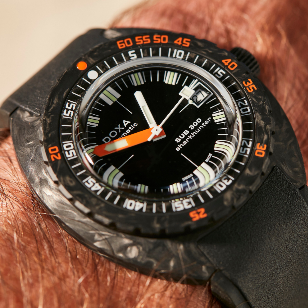 Doxa 300 Carbon - Sharkhunter (Black)