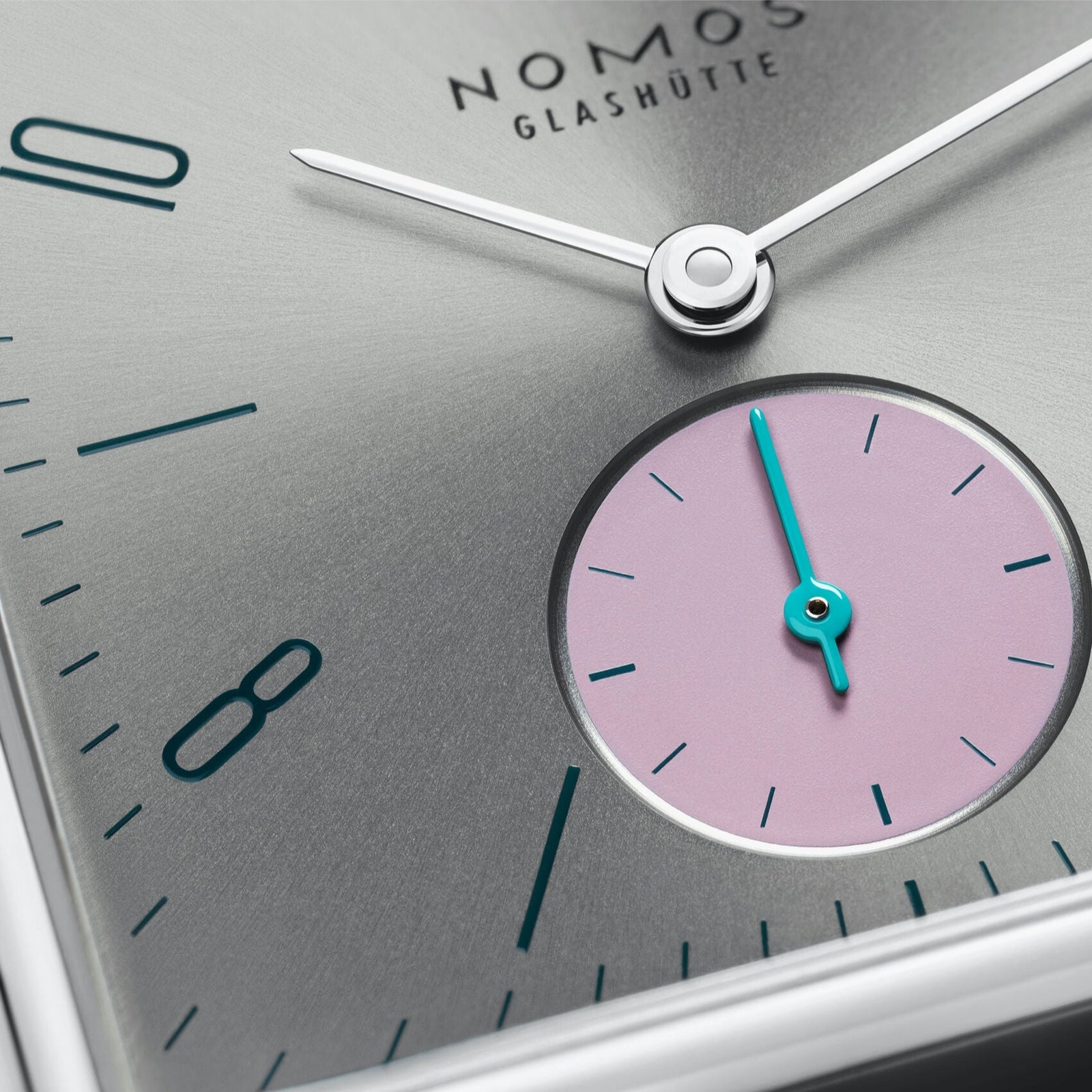 NOMOS - Tetra DIE UNERREICHBARE Ref: 427/477